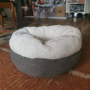 Zacht lamswollen hondenmand Donut model